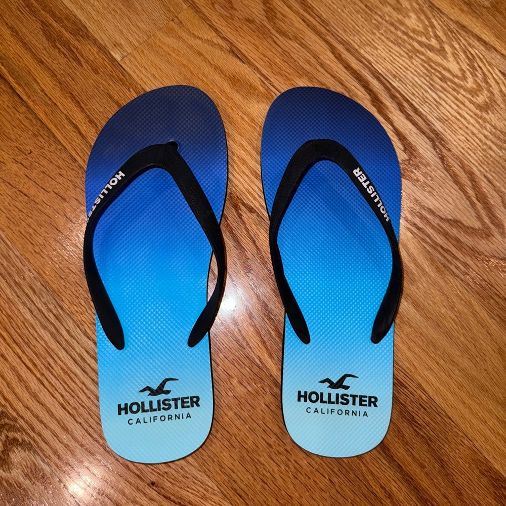 Men’s Hollister flip flops